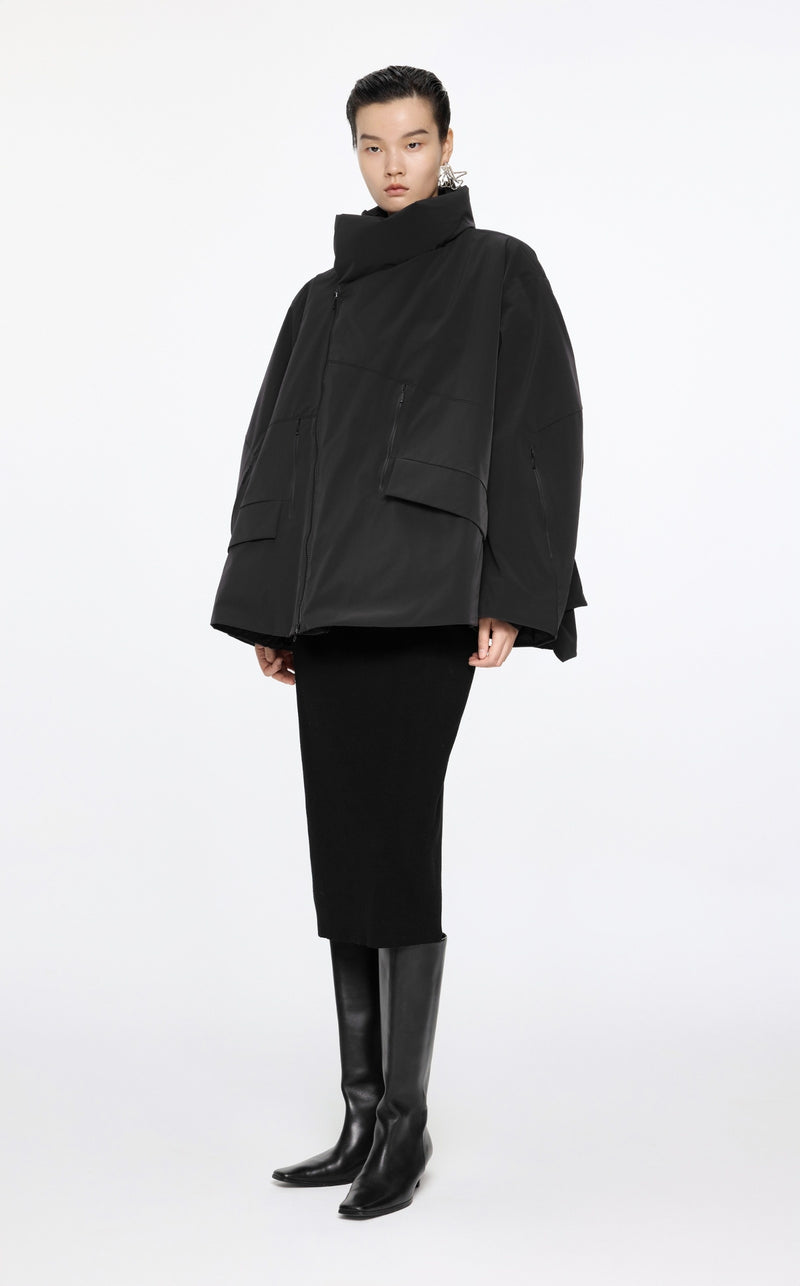 Damen Oversize Daunenjacke mit asymmetrischem Kragen Schwarz