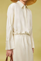 Less elegante Seidenbluse mit verstellbarem Saum - LIGHT SAND Less