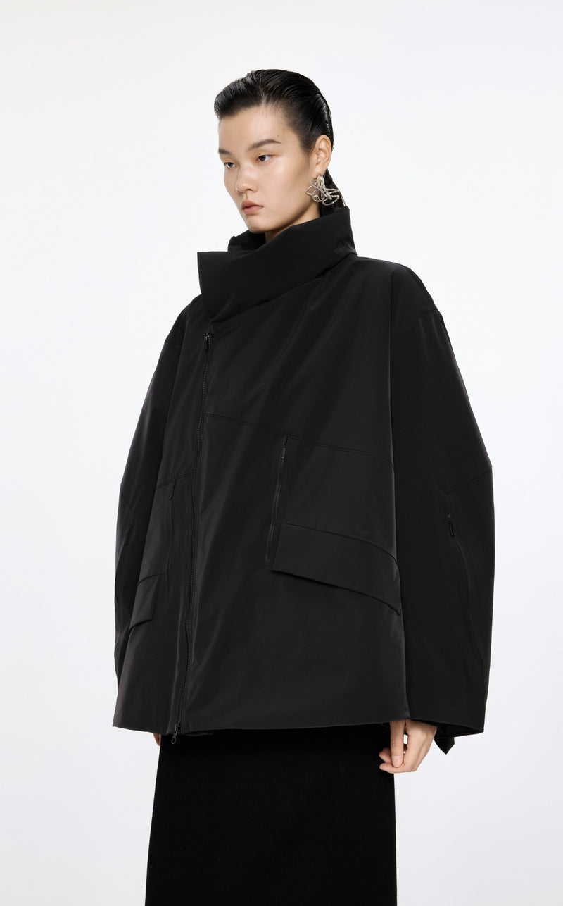 Damen Oversize Daunenjacke mit asymmetrischem Kragen Schwarz