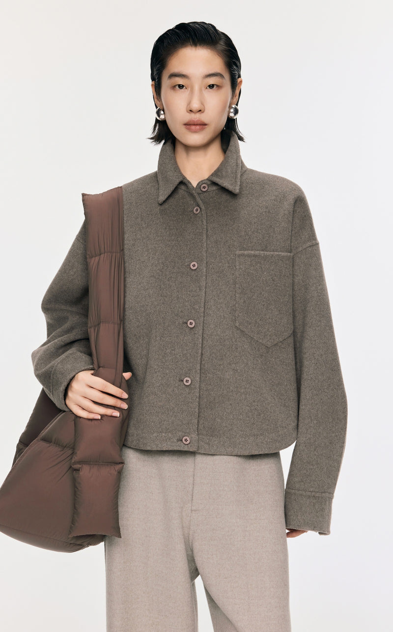 Damen Boxy Wolljacke mit großer Brusttasche & rundem Saum in Braun