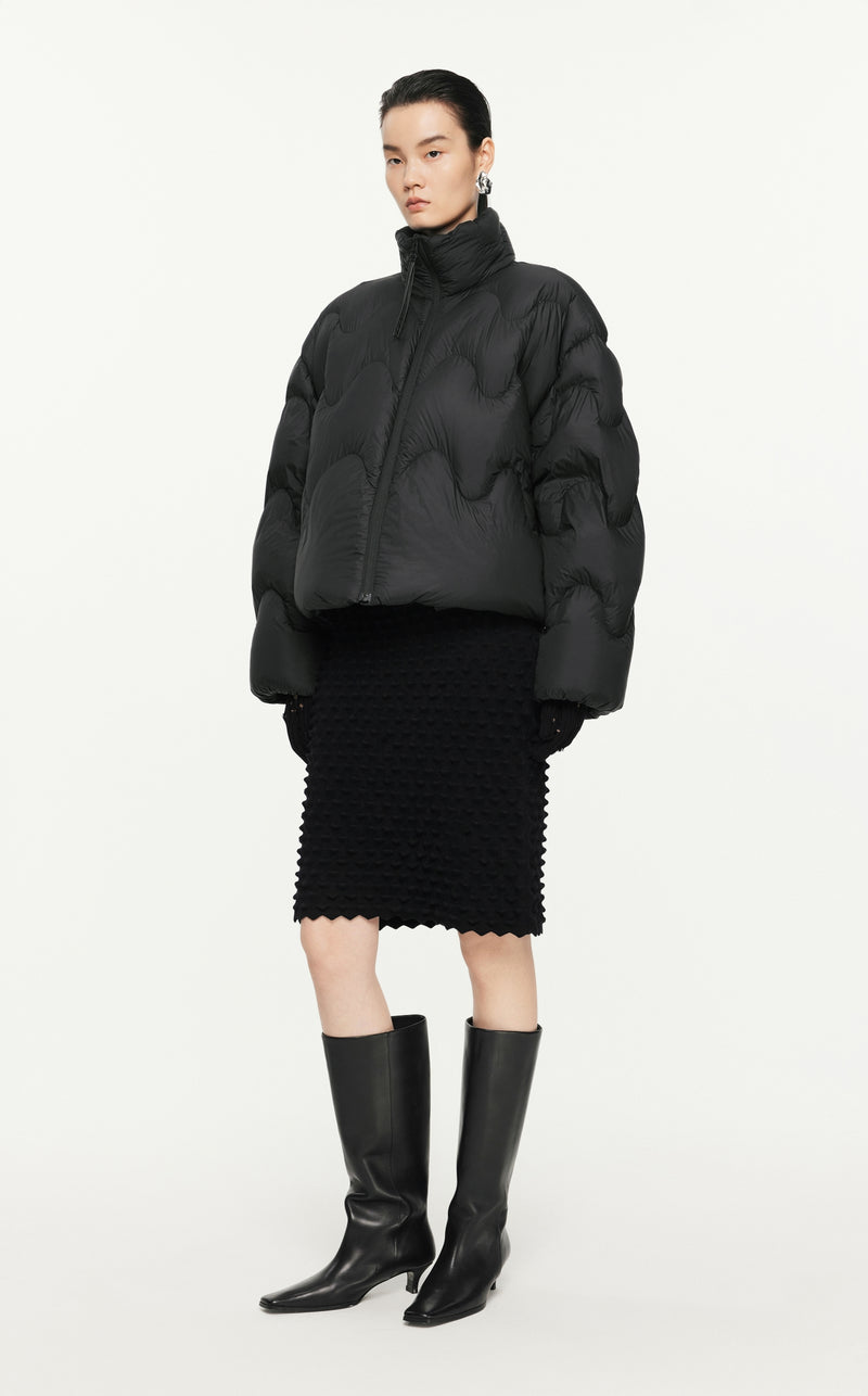 Damen Boxy Daunenjacke mit Wellen-Steppung in Schwarz