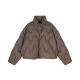 Damen Boxy Daunenjacke mit Wellen-Steppung in Braun JNBY