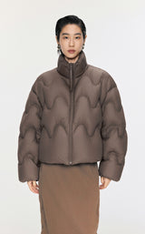 Damen Boxy Daunenjacke mit Wellen-Steppung in Braun
