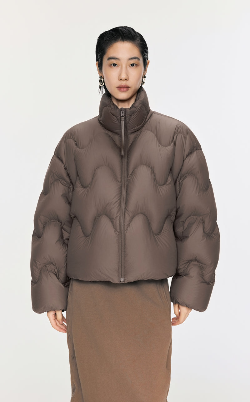 Damen Boxy Daunenjacke mit Wellen-Steppung in Braun