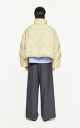 Damen Boxy Daunenjacke mit Wellen-Steppung in Ecru JNBY