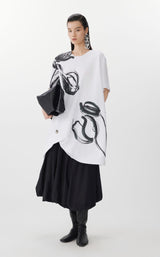 JNBY Künstlerisches Kleid mit asymmetrischem Saum und Metallbrosche WHITE