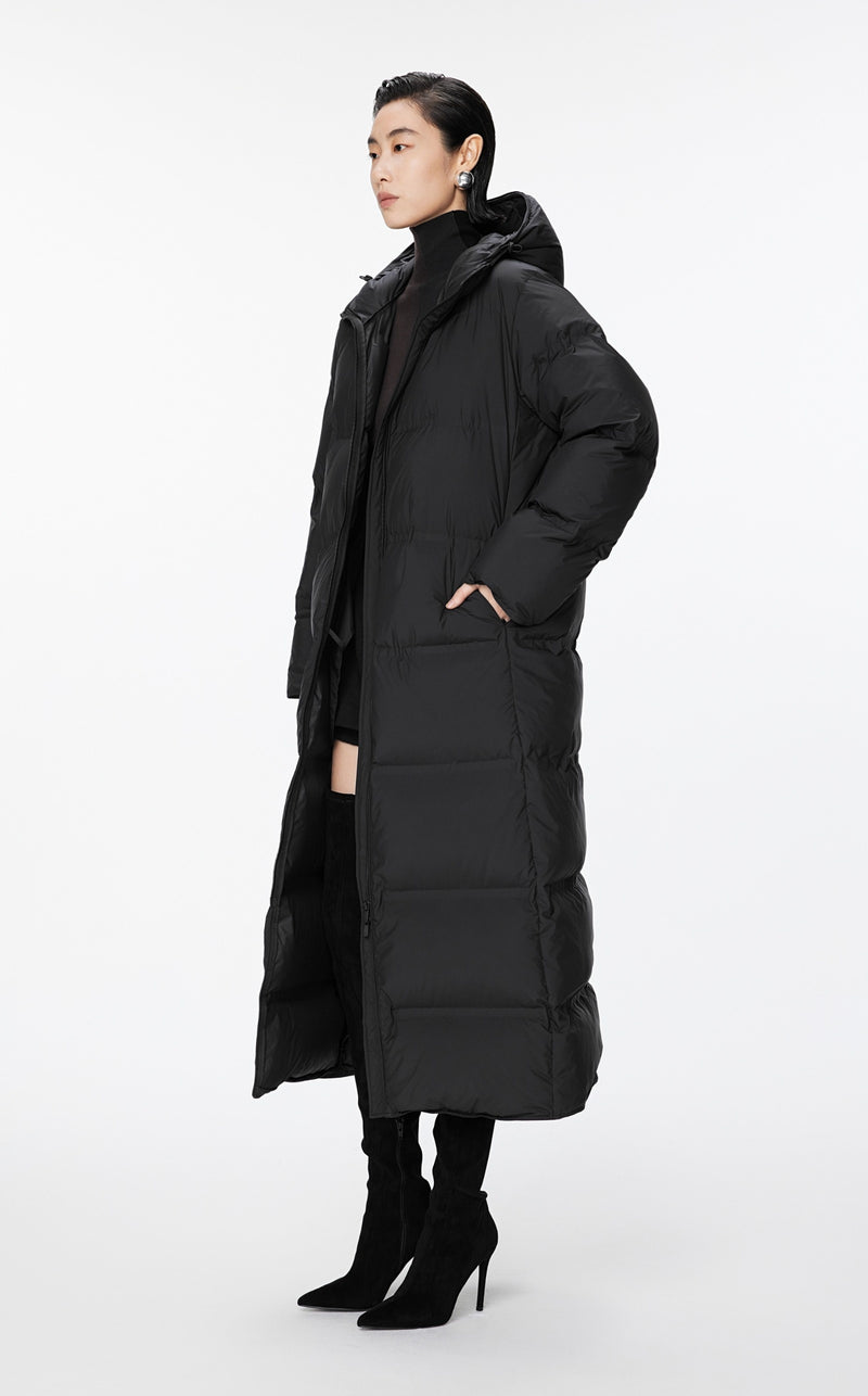 Elegante Damen Daunenjacke mit Kapuze und Gummizug in Schwarz