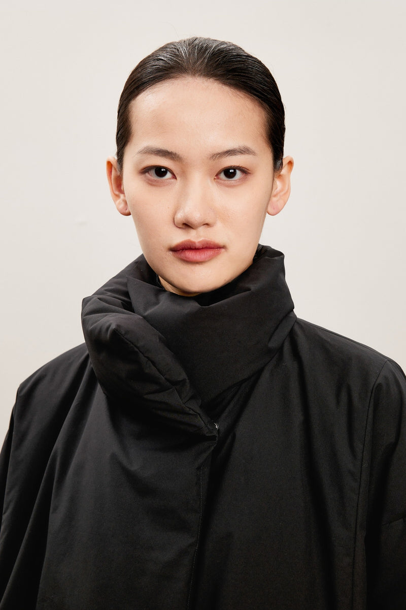 Damen Daunenjacke mit abstraktem Stehkragen Schwarz