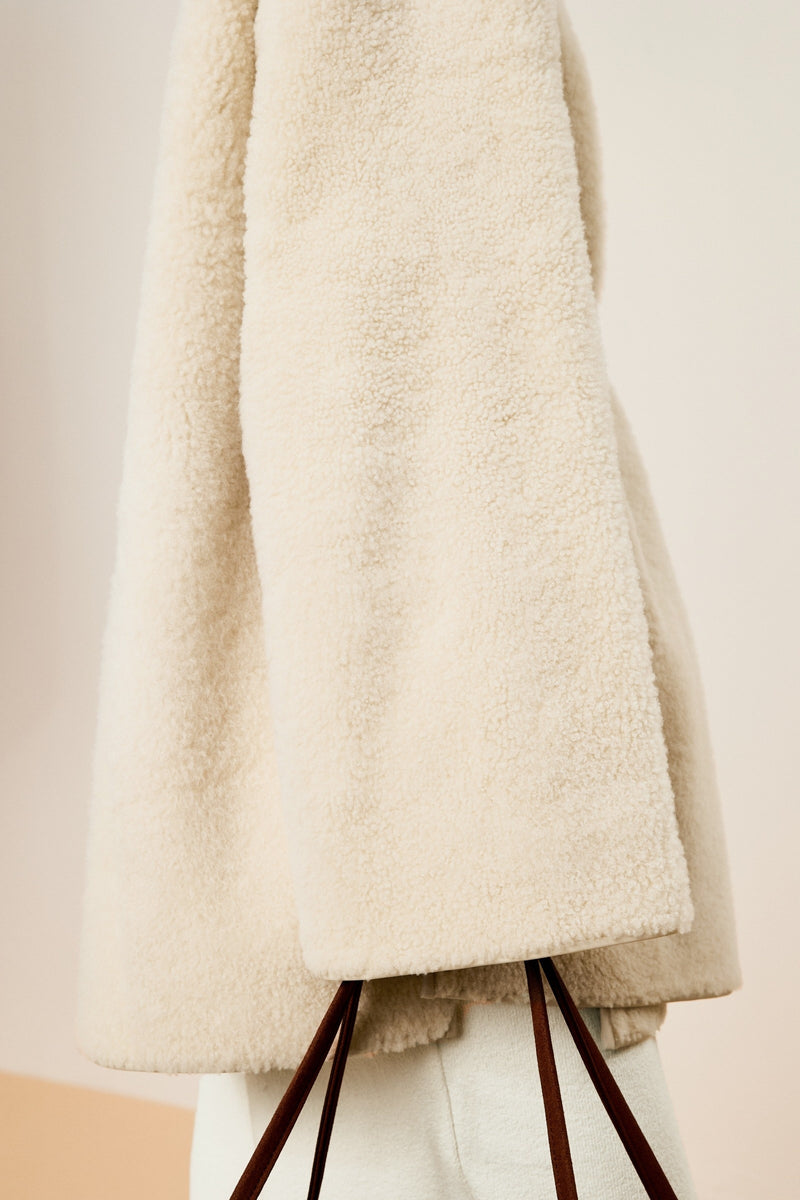 Damen Loose Lamm Felljacke mit Bindeband Off-White