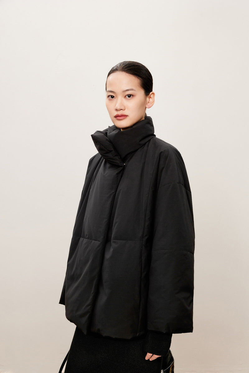 Damen Daunenjacke mit abstraktem Stehkragen Schwarz