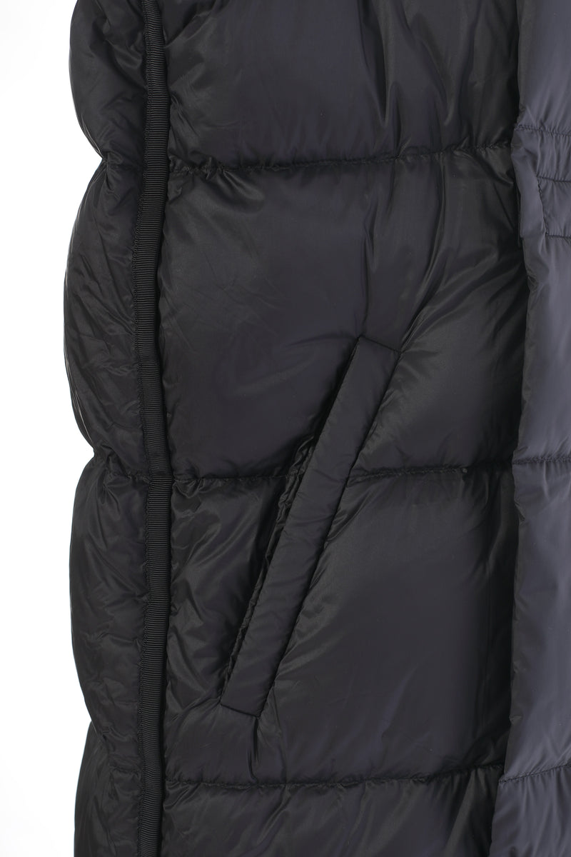 Leichtdaunenweste mit Druckknöpfen und seitlichem Reißverschluss, black; Detailaufnahme Tasche