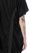 Asymmetrisches Jerseykleid mit Raffeffekten, black; Detailaufnahme Rücken mit Band