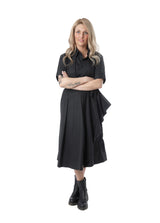 Elegantes Businesskleid in schwarz mit kurzen Ärmeln; Frontansicht